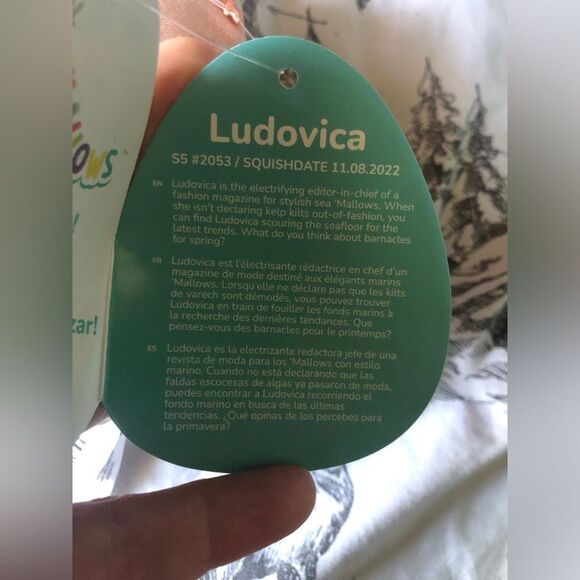 ➿ Squishmallow | 5” Ludovica the Coral Stingray - Picture 3 of 4